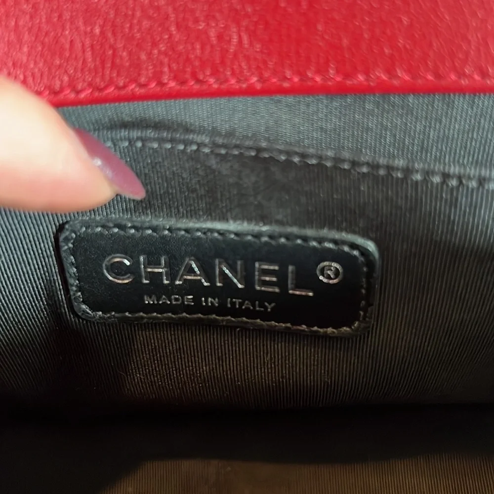 Chanel Patent Calfskin Quilted Medium Plexiglass Boy Bag – Red
